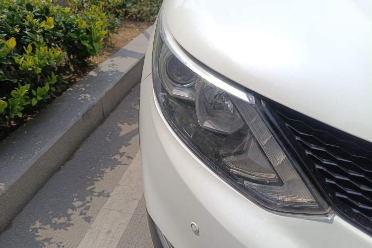 Used Nissan Qashqai 2016 2.0L CVT Elite Edition Right Front Headlight