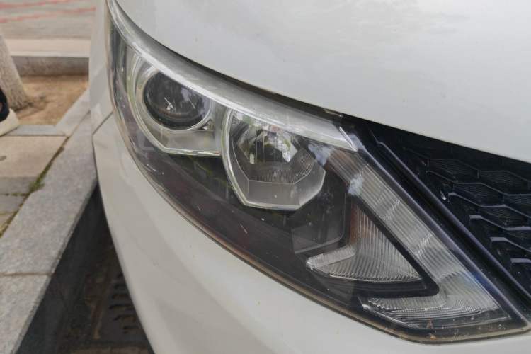Used Nissan Qashqai 2016 2.0L CVT Elite Edition Right Front Headlight