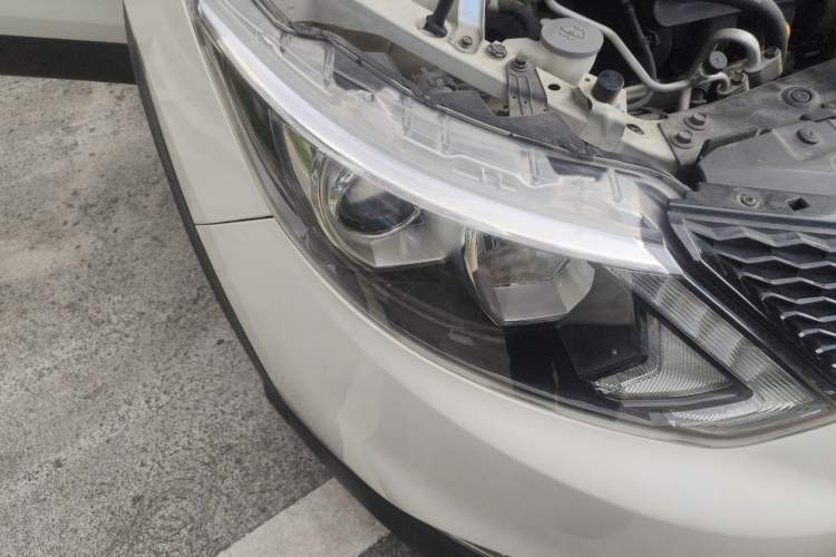 Used Nissan Qashqai 2016 2.0L CVT Luxury Edition Right Front Headlight