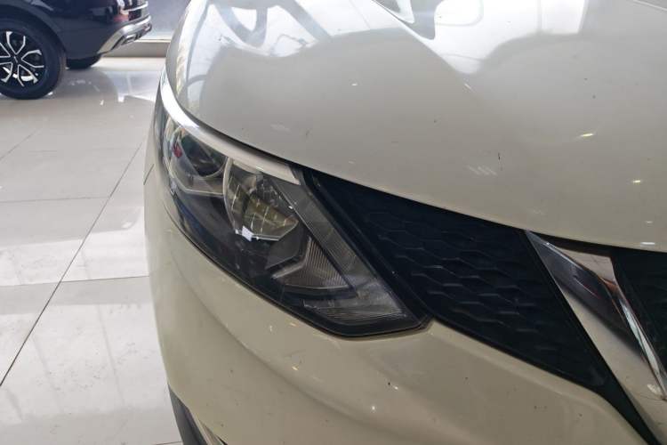 Used Nissan Qashqai 2016 2.0L CVT Elite Edition Right Front Headlight