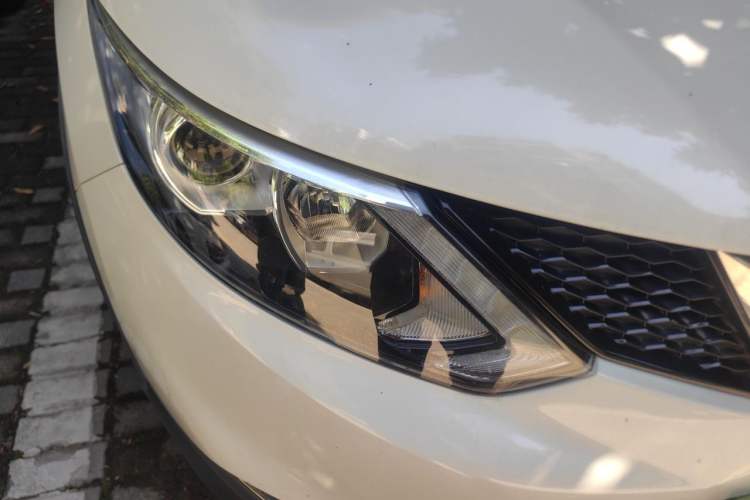 Used Nissan Qashqai 2016 2.0L CVT Elite Edition Right Front Headlight
