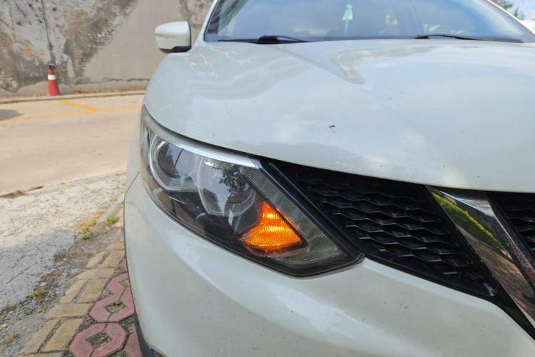 Used Nissan Qashqai 2016 2.0L CVT Elite Edition Right Front Headlight