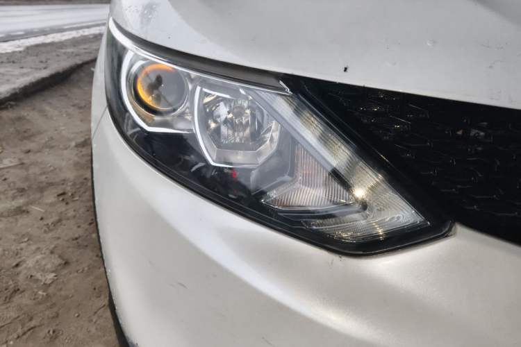 Used Nissan Qashqai 2016 2.0L CVT Luxury Edition Right Front Headlight