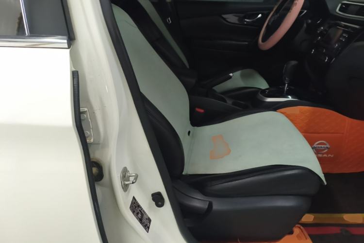 Used Nissan Qashqai 2016 2.0L CVT Elite Edition Right Front Seat