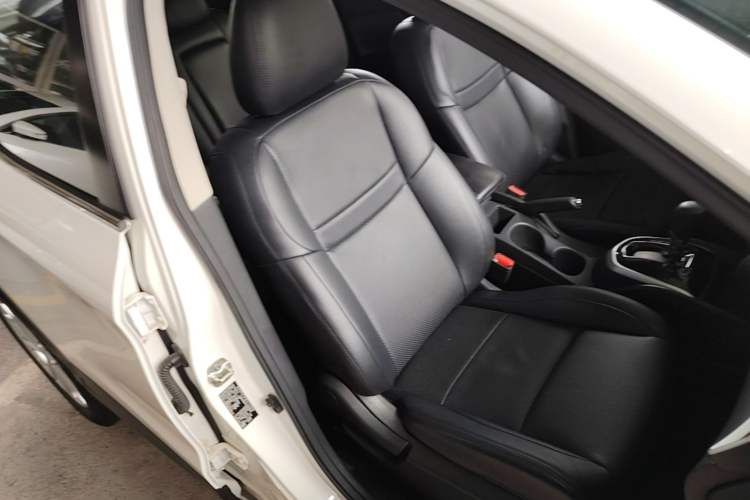 Used Nissan Qashqai 2016 2.0L CVT Elite Edition Right Front Seat