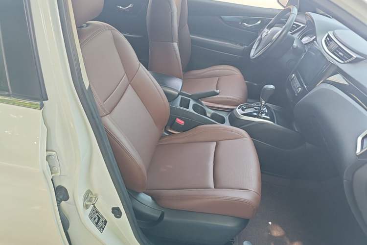 Used Nissan Qashqai 2016 2.0L CVT Luxury Edition Right Front Seat