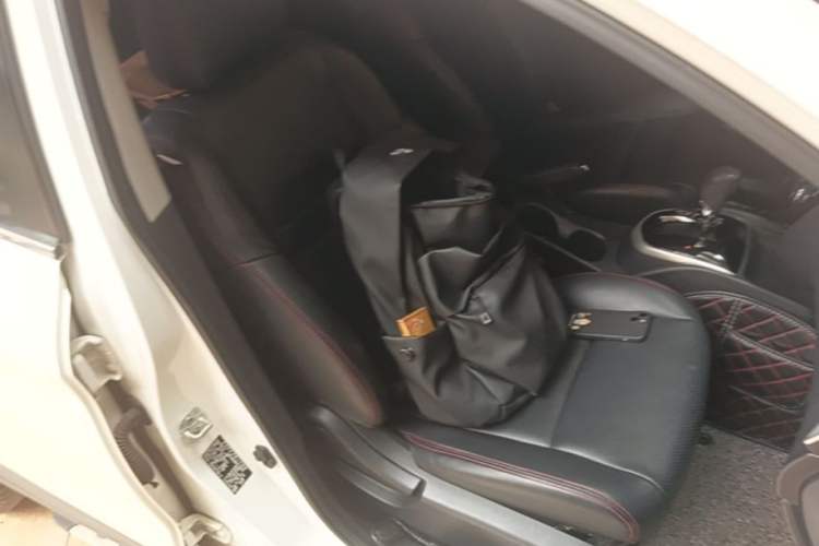 Used Nissan Qashqai 2016 2.0L CVT Elite Edition Right Front Seat