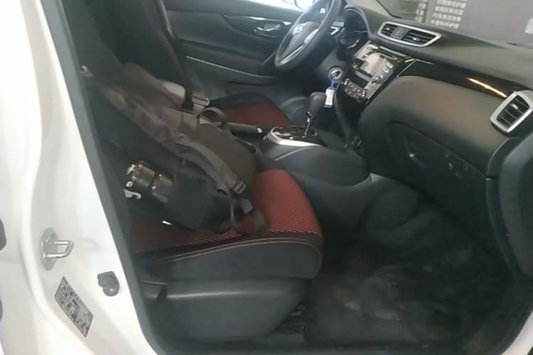 Used Nissan Qashqai 2016 2.0L CVT Elite Edition Right Front Seat