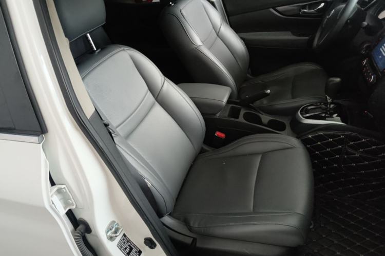 Used Nissan Qashqai 2016 2.0L CVT Elite Edition Right Front Seat
