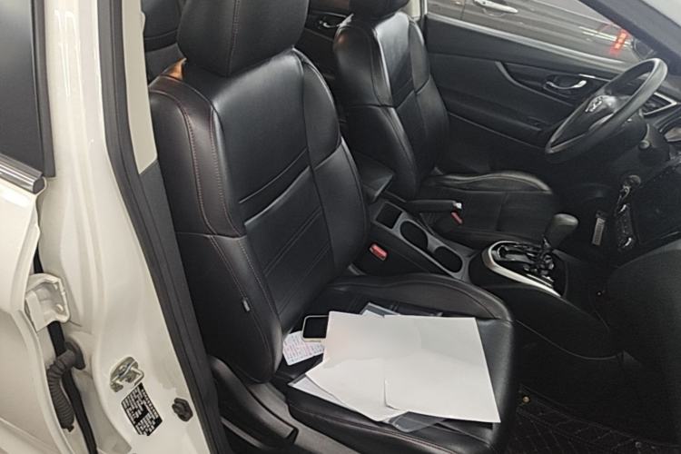 Used Nissan Qashqai 2016 2.0L CVT Elite Edition Right Front Seat