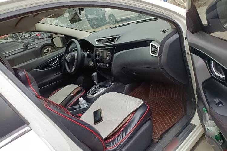 Used Nissan Qashqai 2016 2.0L CVT Elite Edition Right Front Seat