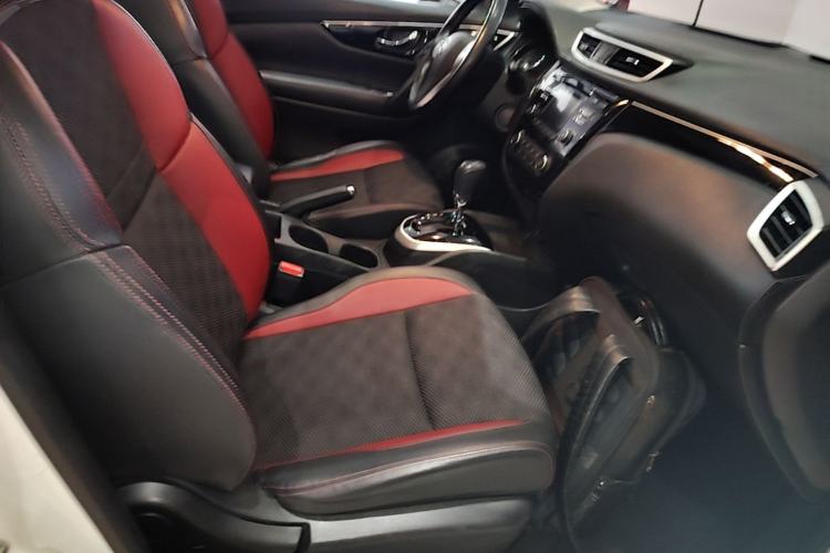 Used Nissan Qashqai 2016 2.0L CVT Luxury Edition Right Front Seat