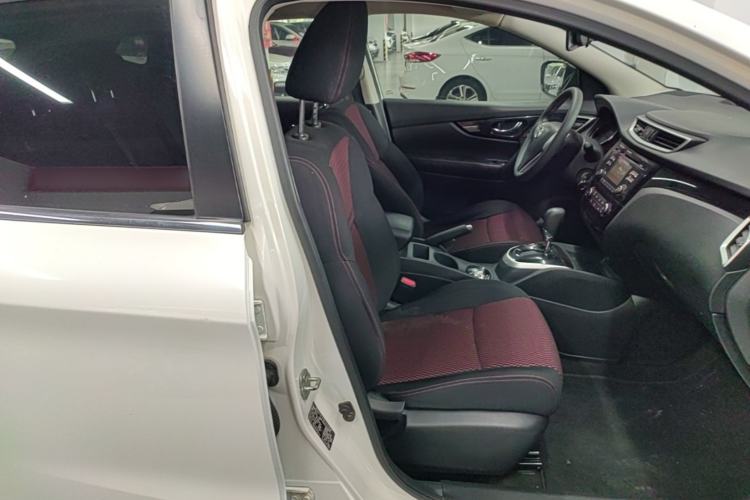Used Nissan Qashqai 2016 2.0L CVT Elite Edition Right Front Seat