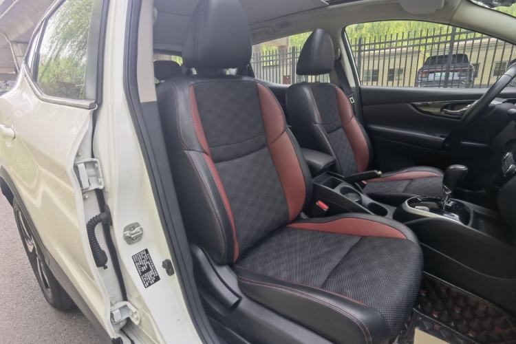 Used Nissan Qashqai 2016 2.0L CVT Luxury Edition Right Front Seat