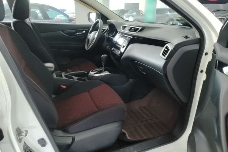 Used Nissan Qashqai 2016 2.0L CVT Elite Edition Right Front Seat