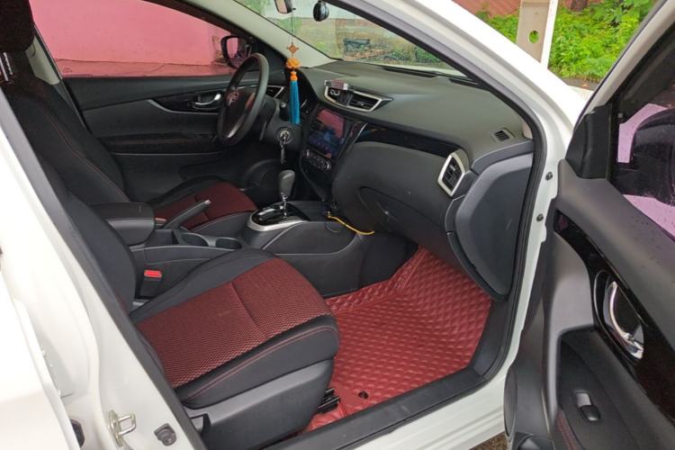 Used Nissan Qashqai 2016 2.0L CVT Elite Edition Right Front Seat