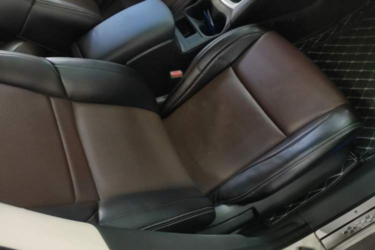 Used Nissan Qashqai 2016 2.0L CVT Elite Edition Right Front Seat