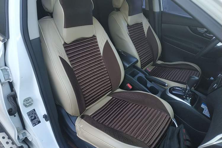 Used Nissan Qashqai 2016 2.0L CVT Elite Edition Right Front Seat
