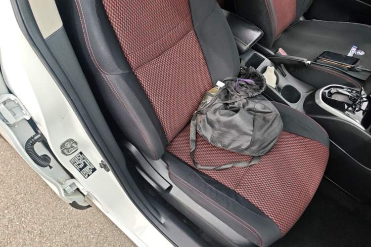 Used Nissan Qashqai 2016 2.0L CVT Elite Edition Right Front Seat