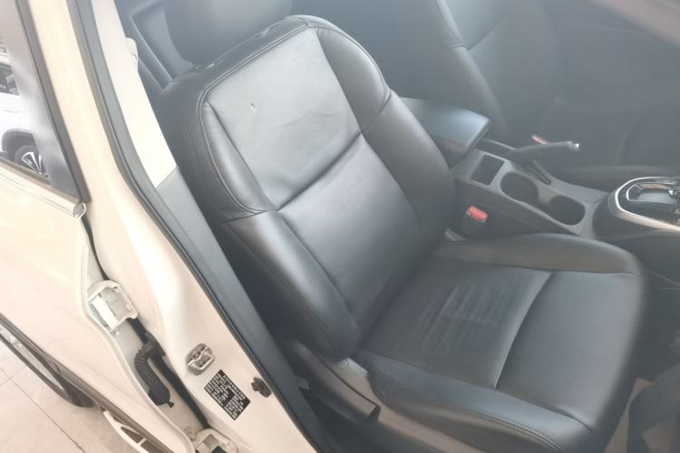 Used Nissan Qashqai 2016 2.0L CVT Elite Edition Right Front Seat