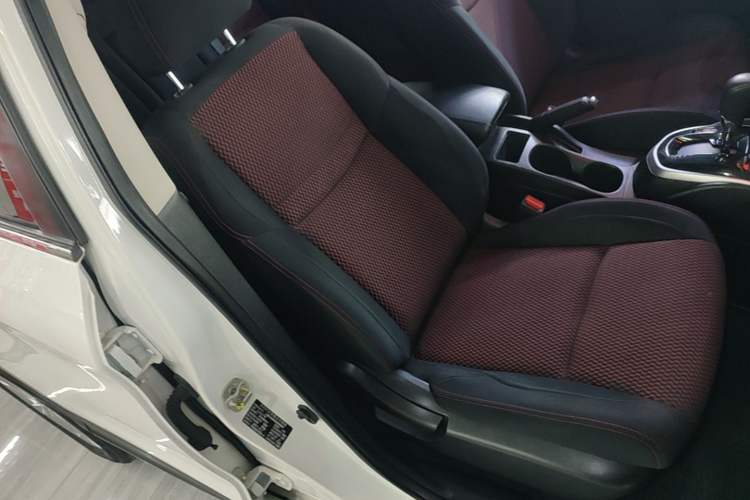 Used Nissan Qashqai 2016 2.0L CVT Elite Edition Right Front Seat