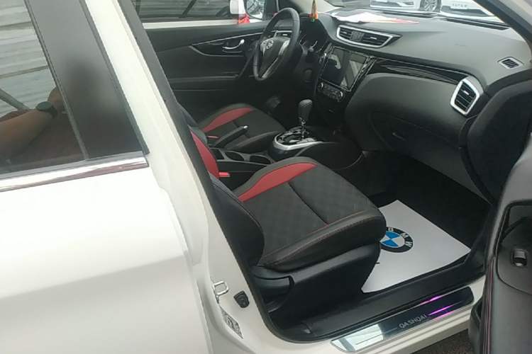 Used Nissan Qashqai 2016 2.0L CVT Luxury Edition Right Front Seat
