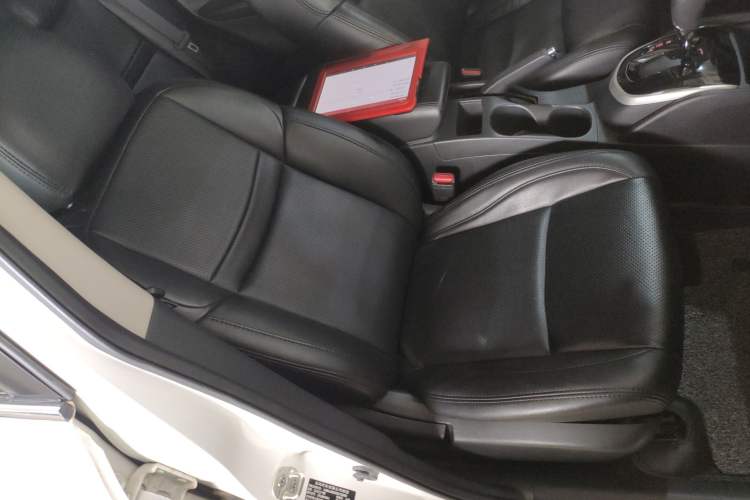 Used Nissan Qashqai 2016 2.0L CVT Elite Edition Right Front Seat