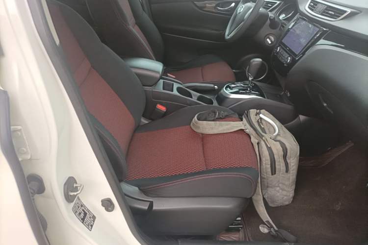 Used Nissan Qashqai 2016 2.0L CVT Elite Edition Right Front Seat
