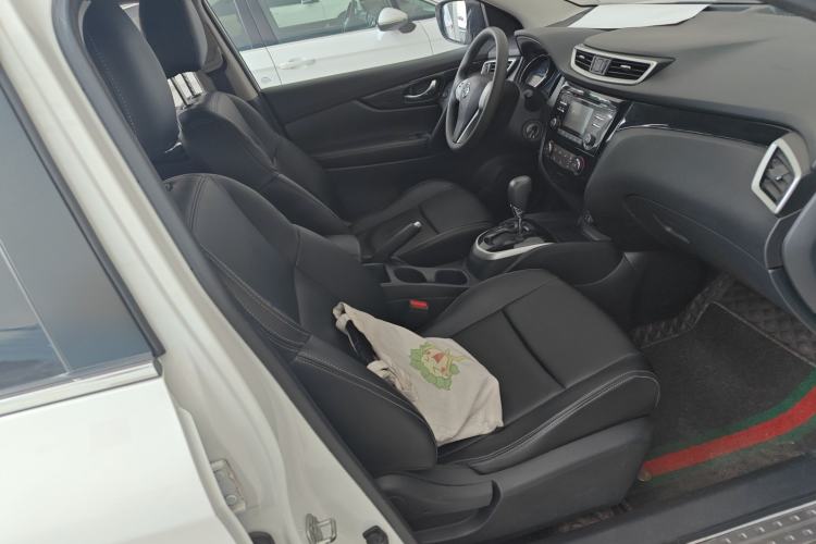 Used Nissan Qashqai 2016 2.0L CVT Elite Edition Right Front Seat