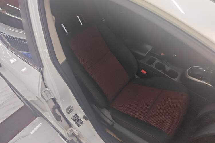 Used Nissan Qashqai 2016 2.0L CVT Elite Edition Right Front Seat