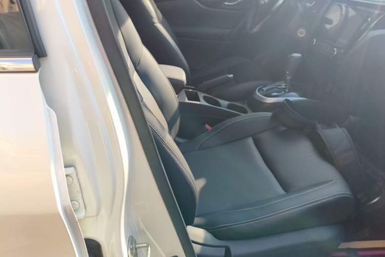 Used Nissan Qashqai 2016 2.0L CVT Elite Edition Right Front Seat