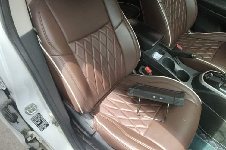 Used Nissan Qashqai 2016 2.0L CVT Elite Edition Right Front Seat