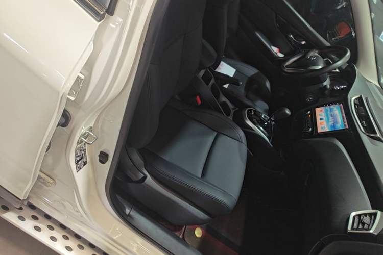 Used Nissan Qashqai 2016 2.0L CVT Elite Edition Right Front Seat