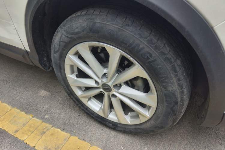 Used Nissan Qashqai 2016 2.0L CVT Elite Edition Right Front Wheel Hub