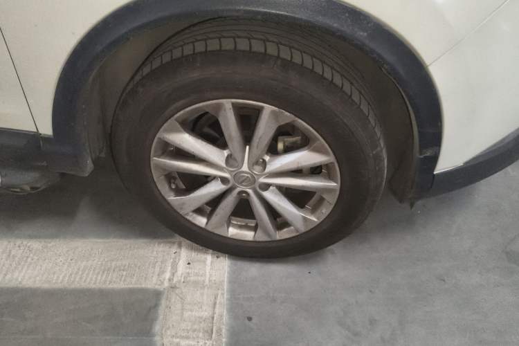 Used Nissan Qashqai 2016 2.0L CVT Elite Edition Right Front Wheel Hub