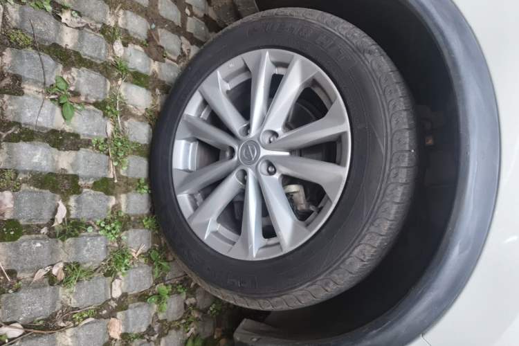 Used Nissan Qashqai 2016 2.0L CVT Elite Edition Right Front Wheel Hub