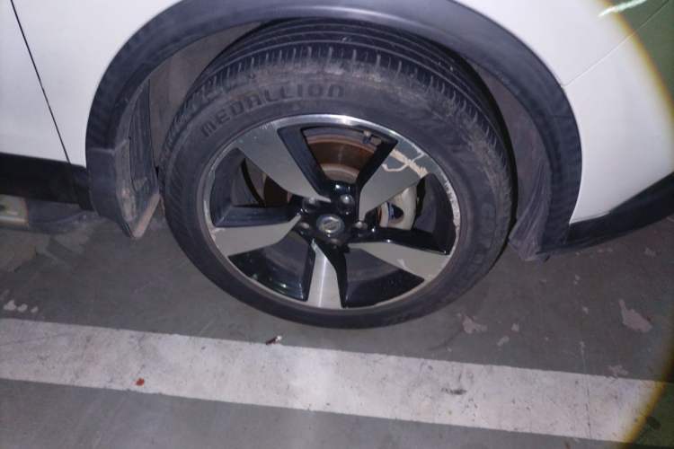 Used Nissan Qashqai 2016 2.0L CVT Luxury Edition Right Front Wheel Hub