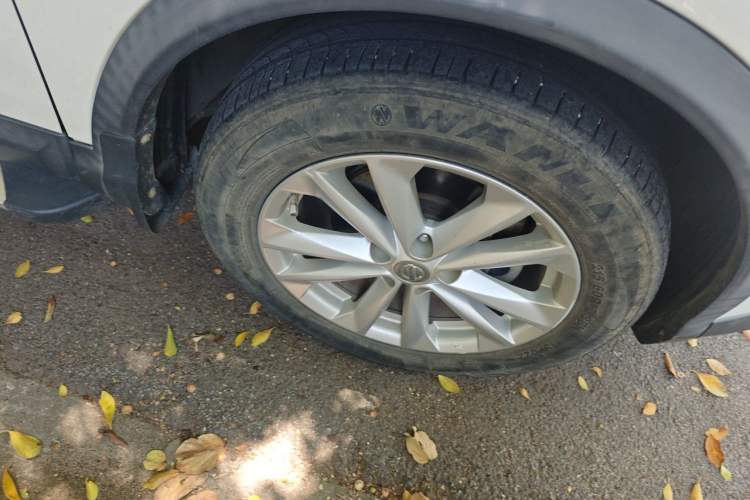Used Nissan Qashqai 2016 2.0L CVT Elite Edition Right Front Wheel Hub
