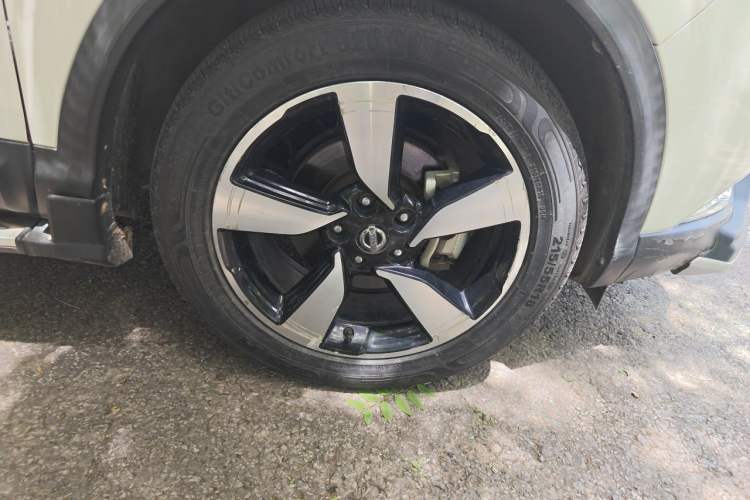 Used Nissan Qashqai 2016 2.0L CVT Leading Edition Right Front Wheel Hub