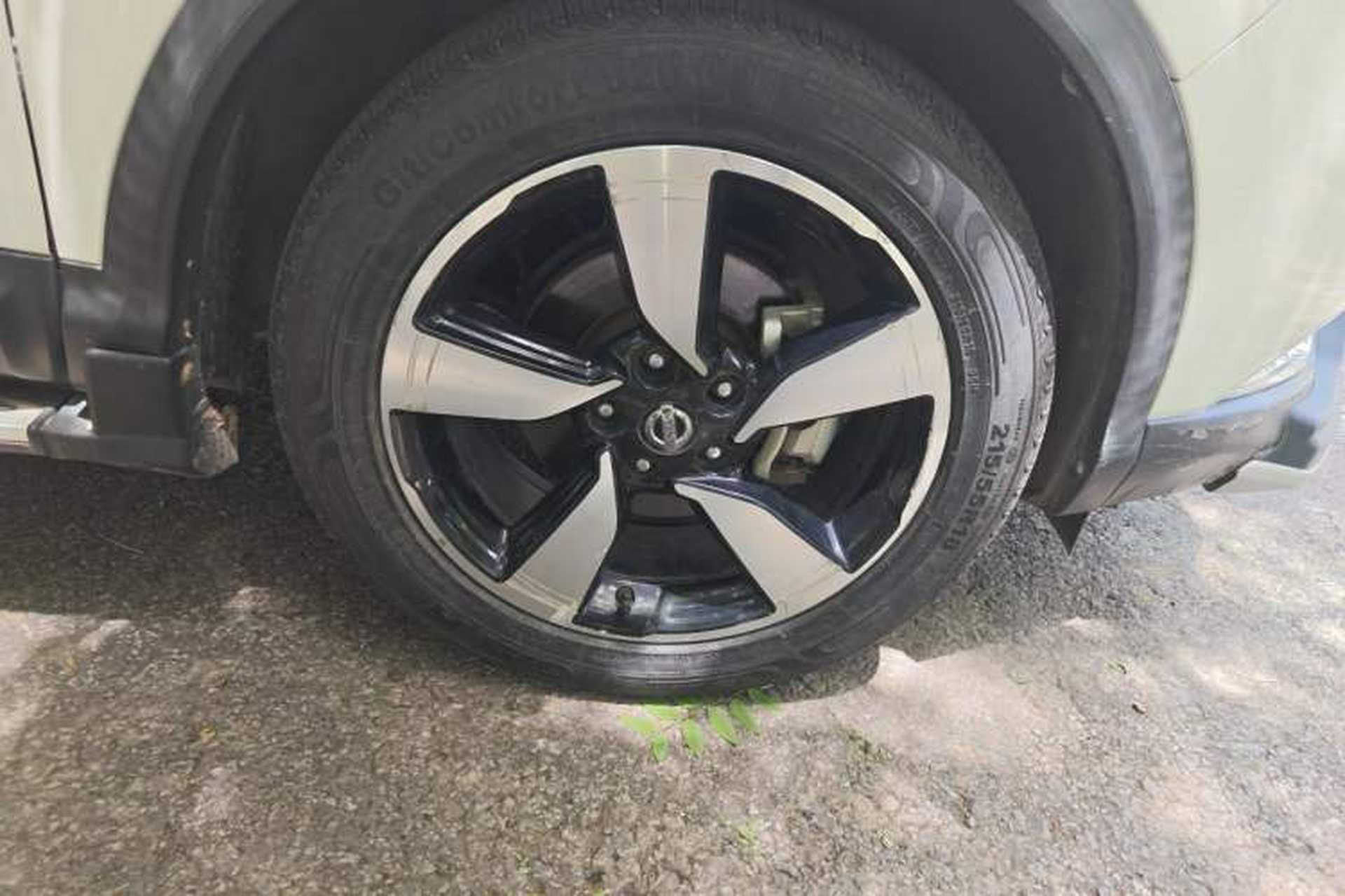 Used Nissan Qashqai 2016 2.0L CVT Leading Edition Right Front Wheel Hub