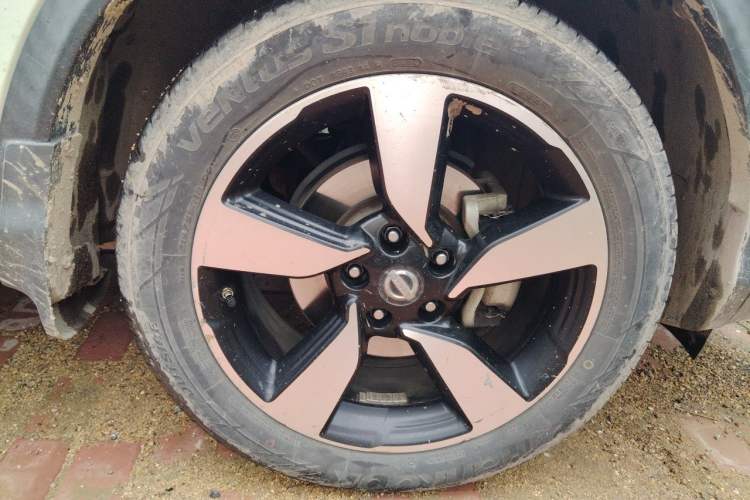 Used Nissan Qashqai 2016 2.0L CVT Luxury Edition Right Front Wheel Hub