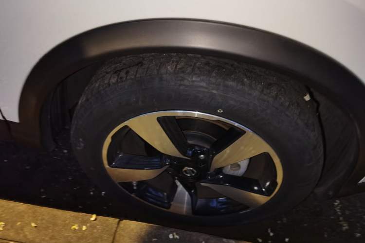 Used Nissan Qashqai 2016 2.0L CVT Luxury Edition Right Front Wheel Hub