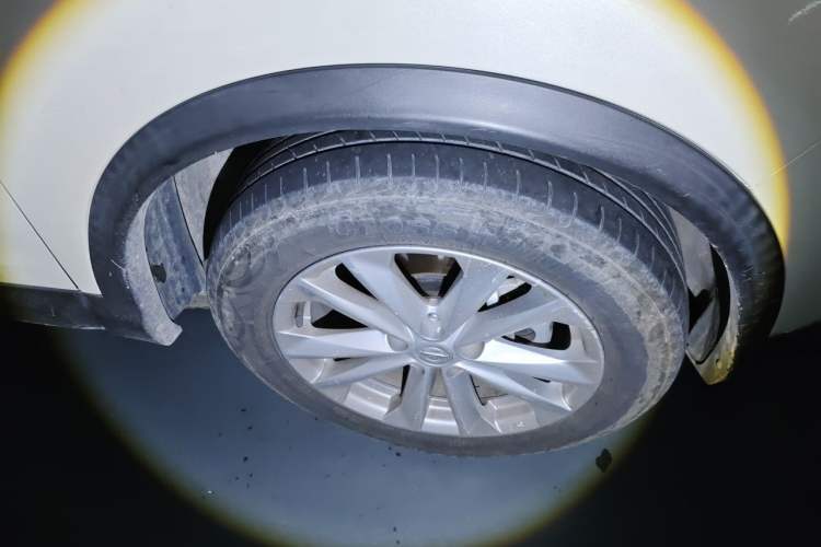 Used Nissan Qashqai 2016 2.0L CVT Elite Edition Right Front Wheel Hub