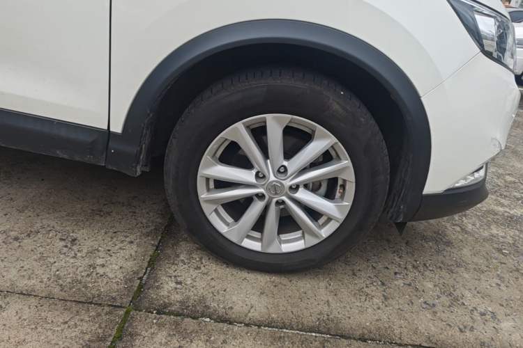 Used Nissan Qashqai 2016 2.0L CVT Elite Edition Right Front Wheel Hub