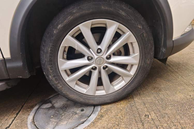 Used Nissan Qashqai 2016 2.0L CVT Elite Edition Right Front Wheel Hub