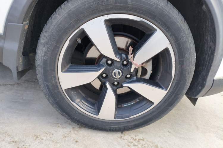 Used Nissan Qashqai 2016 2.0L CVT Luxury Edition Right Front Wheel Hub