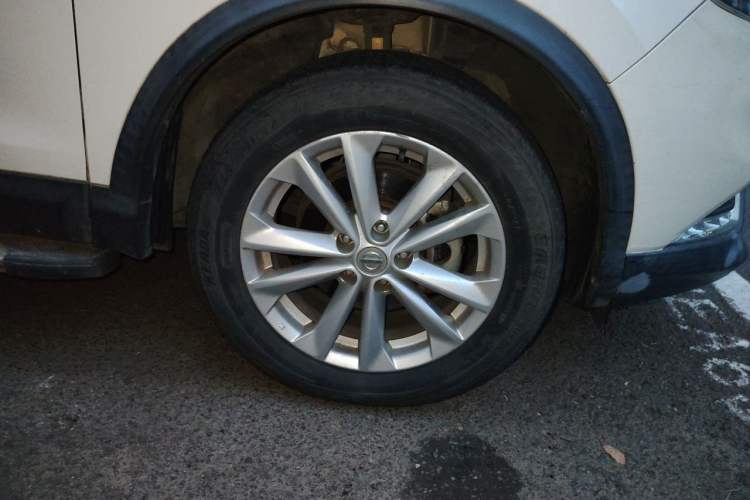 Used Nissan Qashqai 2016 2.0L CVT Elite Edition Right Front Wheel Hub