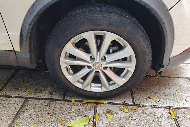 Used Nissan Qashqai 2016 2.0L CVT Elite Edition Right Front Wheel Hub