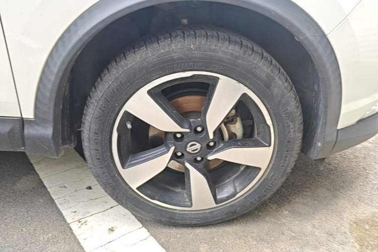 Used Nissan Qashqai 2016 2.0L CVT Luxury Edition Right Front Wheel Hub