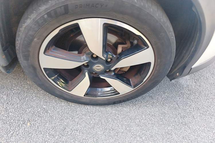 Used Nissan Qashqai 2016 2.0L CVT Luxury Edition Right Front Wheel Hub
